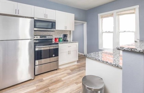 West Des Moines House | Valley Junction Gem: 2-BR Modern House w Parking