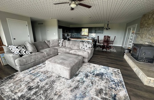 Manhattan House | Valley View Hideaway - Charming 2-bedroom house