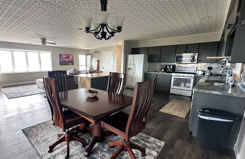 Manhattan House | Valley View Hideaway - Charming 2-bedroom house