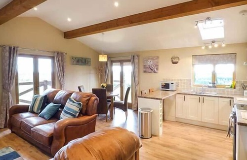 Kingswood Cottage | VALLEY VIEW LODGE, family friendly, with open fire in Welshpool