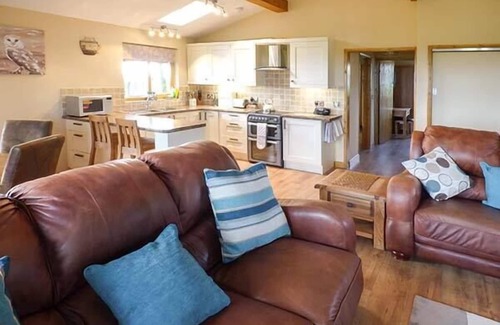 Kingswood Cottage | VALLEY VIEW LODGE, family friendly, with open fire in Welshpool