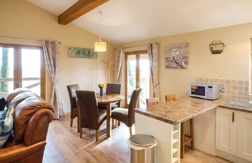 Kingswood Cottage | VALLEY VIEW LODGE, family friendly, with open fire in Welshpool
