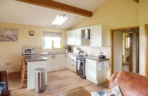 Kingswood Cottage | VALLEY VIEW LODGE, family friendly, with open fire in Welshpool