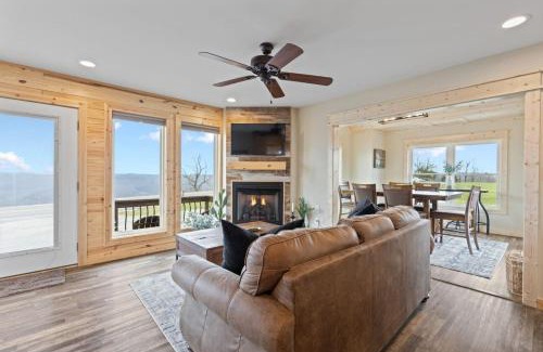 Jasper House | Valley View Retreat-Relaxing Summer Getaway