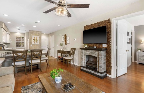 Branson Condo | Valley View Treehouse | Holiday Hills Branson | Golf Resort | Outdoor Pools