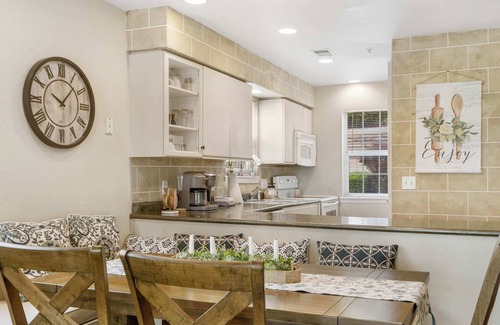 Branson Condo | Valley View Treehouse | Holiday Hills Branson | Golf Resort | Outdoor Pools