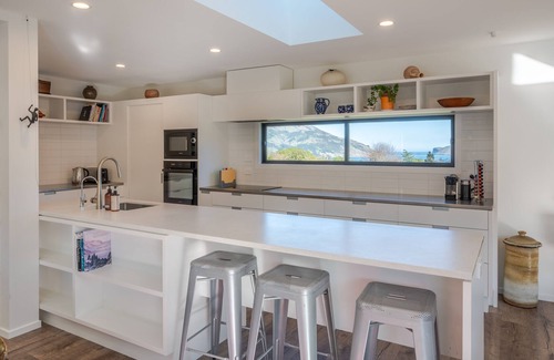 Wainui House | Valley View - Wainui Holiday Home