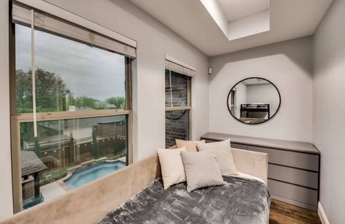 Lewisville House | Valley Vista Luxury Retreat w Pool, Cinema, Games