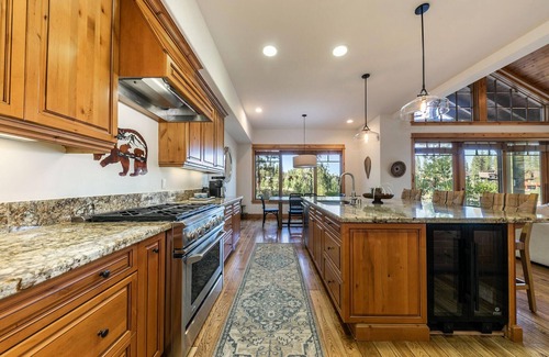 Truckee House | Valmont Vista, Gated Golf & Ski Community w/Club Amenities! Lake Tahoe