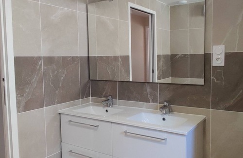 Valros Apartment | Valros: 3-bedroom apartment, near Pézenas, perfect for 8 people