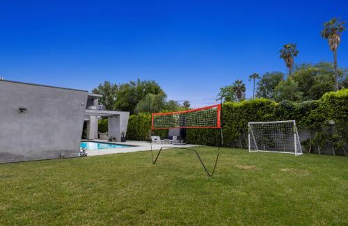 Tarzana Villa | Vanalden