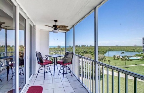 North Naples Condo | Vanderbilt Beach 7th Heaven -7th-floor Oceanview - Steps from 2 beaches