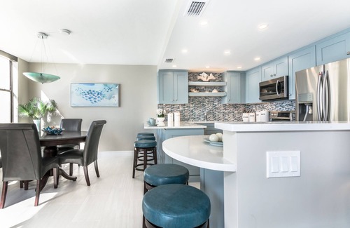 Vanderbilt Beach Condo | VANDERBILT BEACH- BEACHFRONT 2 BEDROOM, 2 BATHROOM CONDO.SIMPLEY GORGEOUS!