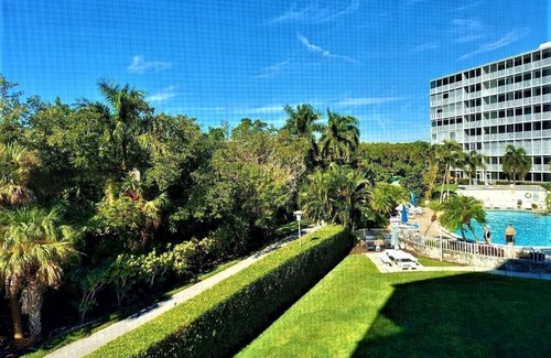 Vanderbilt Beach Condo | Vanderbilt Beach Oasis – A 3-Minute Stroll to Paradise!