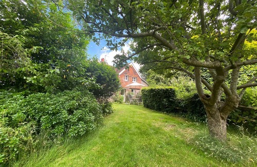 Offham Cottage | Vane Cottage - Lewes - a country house that sleeps 4 guests in 2 bedrooms