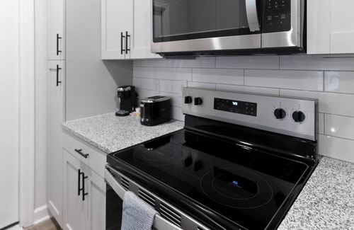 Newberry Apartment | Vanguard 1BD 11 - One Bedroom Apartment, Sleeps 2