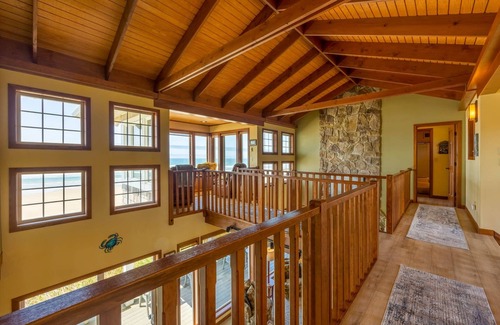 South Beach House | Vanishing Sands, Sleeps 4, Pet Friendly, Hot Tub, Oceanfront, Beach Access, WiFi, BBQ