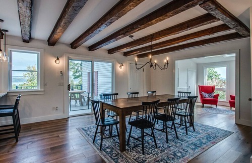 Valois House | Vanster House overlooking Seneca Lake
