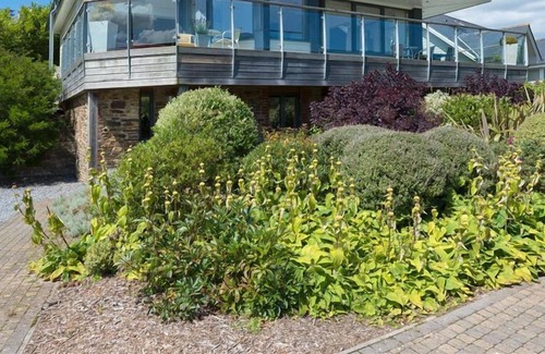Bugford Cottage | VANTAGE POINT, HILLFIELD VILLAGE, family friendly in Dartmouth
