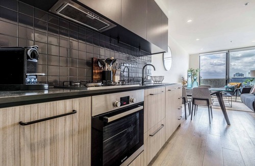 Fitzroy Condo | VAQUAY Rooftops In Fitzroy | Urban Fitzroy Escape With Cafes & Art at Doorstep