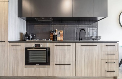 Fitzroy Condo | VAQUAY Rooftops In Fitzroy | Urban Fitzroy Escape With Cafes & Art at Doorstep