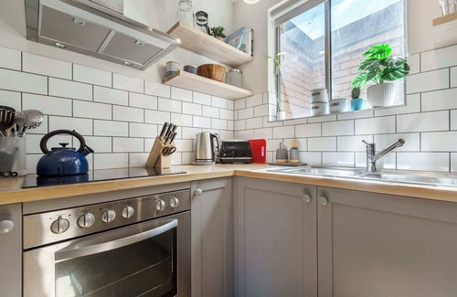 Fitzroy Apartment | VAQUAY Sonder In Fitzroy | Steps to Cafés Bars Street Art Culture Hubs