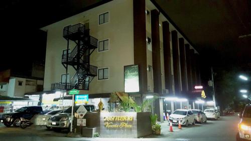 Chang Phueak Hotel | Varada Place
