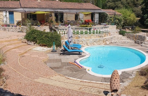 Varages Villa | Varages: LouParadisen quiet house in lush greenery with swimming pool