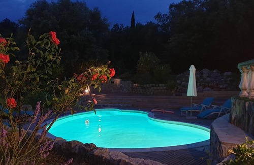 Varages Villa | Varages: LouParadisen quiet house in lush greenery with swimming pool