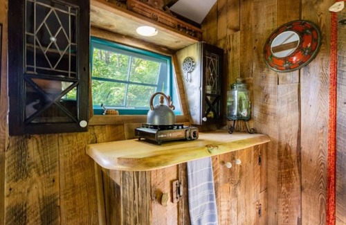 Roxbury House | Vardo · Glamping in New York at Bellfire's Cosmic Nomad