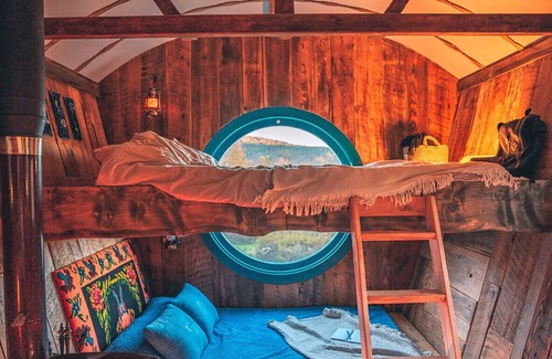 Roxbury House | Vardo · Glamping in New York at Bellfire's Cosmic Nomad