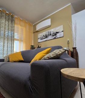 Downtown House | VARESE PRIME - Feel at home, right in the heart of Varese - Stylish and large Apartment, Air Conditioning, 2 Baths, 2 Parking, City Centre