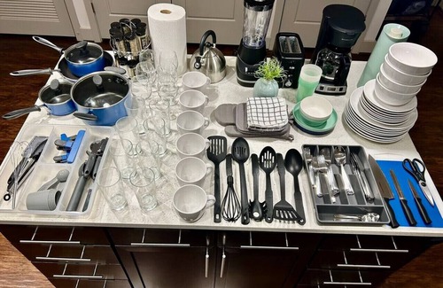 Woodlake - Briar Meadow Apartment | Vargos Long-term Gym pool 2/2 King fully equipped