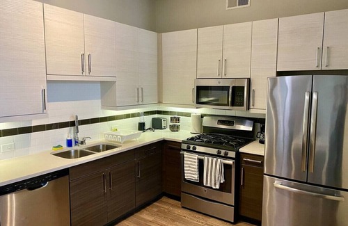 Woodlake - Briar Meadow Apartment | Vargos Long term Gym pool 2B2B King fully equipped
