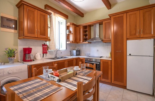 Old Town Apartment | Vasiliki House: Corfu Town Apartment Next to amenities