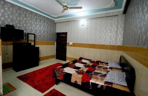 Thakurdwara Hotel | Vatsal hotel