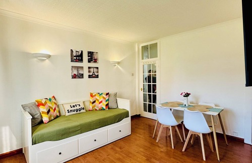 Vauxhall Apartment | Vauxhall, river Thames, Big Ben Retreat, Central London family Stay