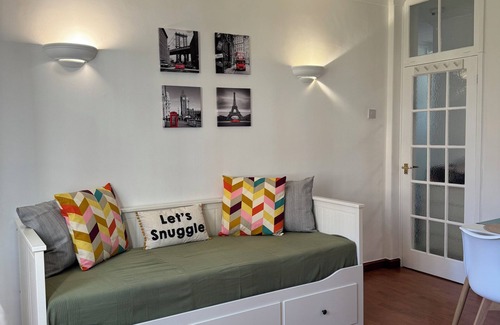 Vauxhall Apartment | Vauxhall, river Thames, Big Ben Retreat, Central London family Stay