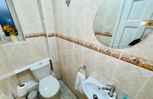 Vauxhall Apartment | Vauxhall, river Thames, Big Ben Retreat, Central London family Stay