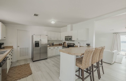 Comanche Canyon Ranch House | Vaycayeur | Breathtaking sunset views over Lake Travis