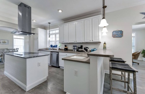 North Camellia Acres House | VB 4BR Beach Retreat 2 Suites Dogs Welcome