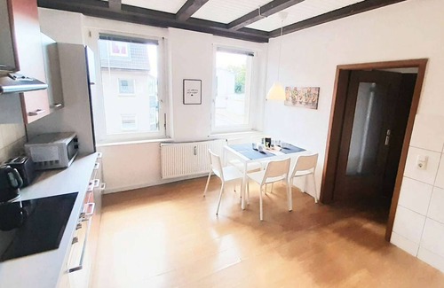 Velbert Apartment | VE02 modern holiday flat with WiFi
