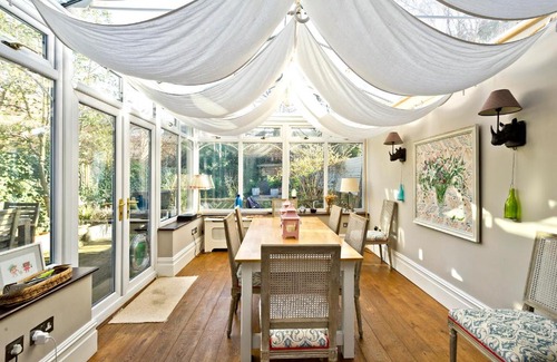Shaftesbury House | Veeve - Cayenne Canopy