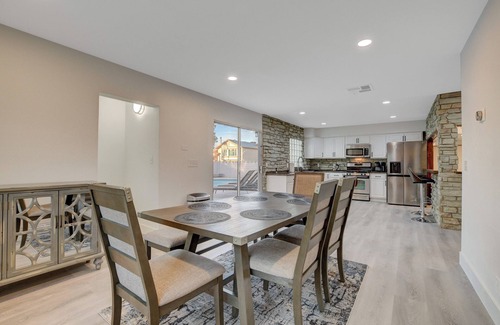 Chinatown House | Vegas BACH PAD, family vacay, Raiders, Golden Knight ~Pool, Many beds~NEAR STRIP