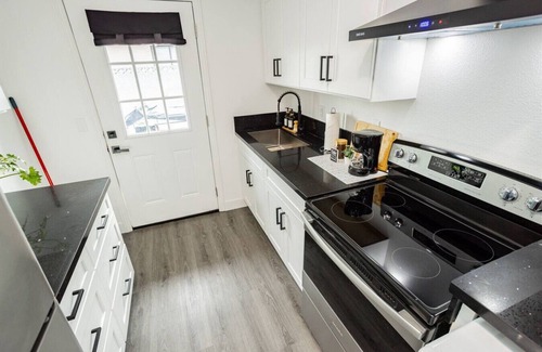 Beverly Green Apartment | Vegas Hideaway: Private Modern Comfort Near Strip