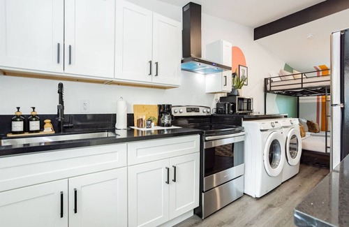 Beverly Green Apartment | Vegas Hideaway: Private Modern Comfort Near Strip