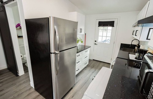 Beverly Green Apartment | Vegas Hideaway: Private Modern Comfort Near Strip