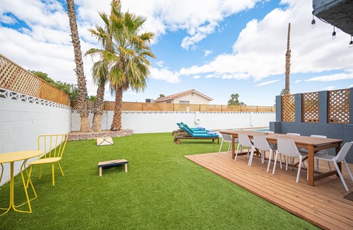 Paradise House | Vegas Luxe- 6BR & 3 BT pool/spa/bbq/golf<10min to Strip, Airport, Stadium & More
