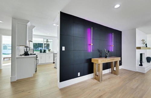 Paradise House | Vegas Modern Retreat 5BR/4BA/Pool/16Beds