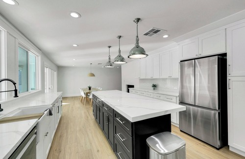 Paradise House | Vegas Modern Retreat 5BR/4BA/Pool/16Beds